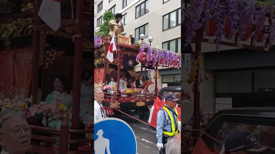 TeamLeip Samuri Topper #teamleip #travel #slowtravel #japan #sapporo #hokkaido #shrine #parade