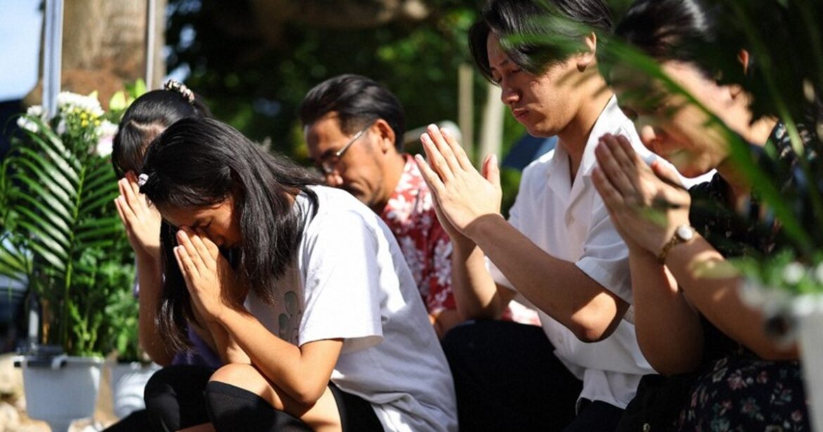 In Photos: People pray for souls of war dead on Okinawa Memorial Day In Photos: People pray for souls of war dead on Okinawa Memorial Day