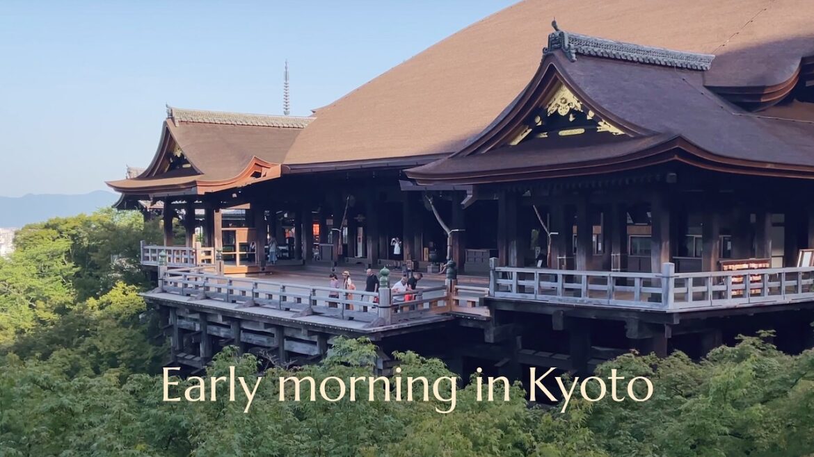 Kyoto at 5 AM: Peaceful walk in Kiyomizudera & Gion