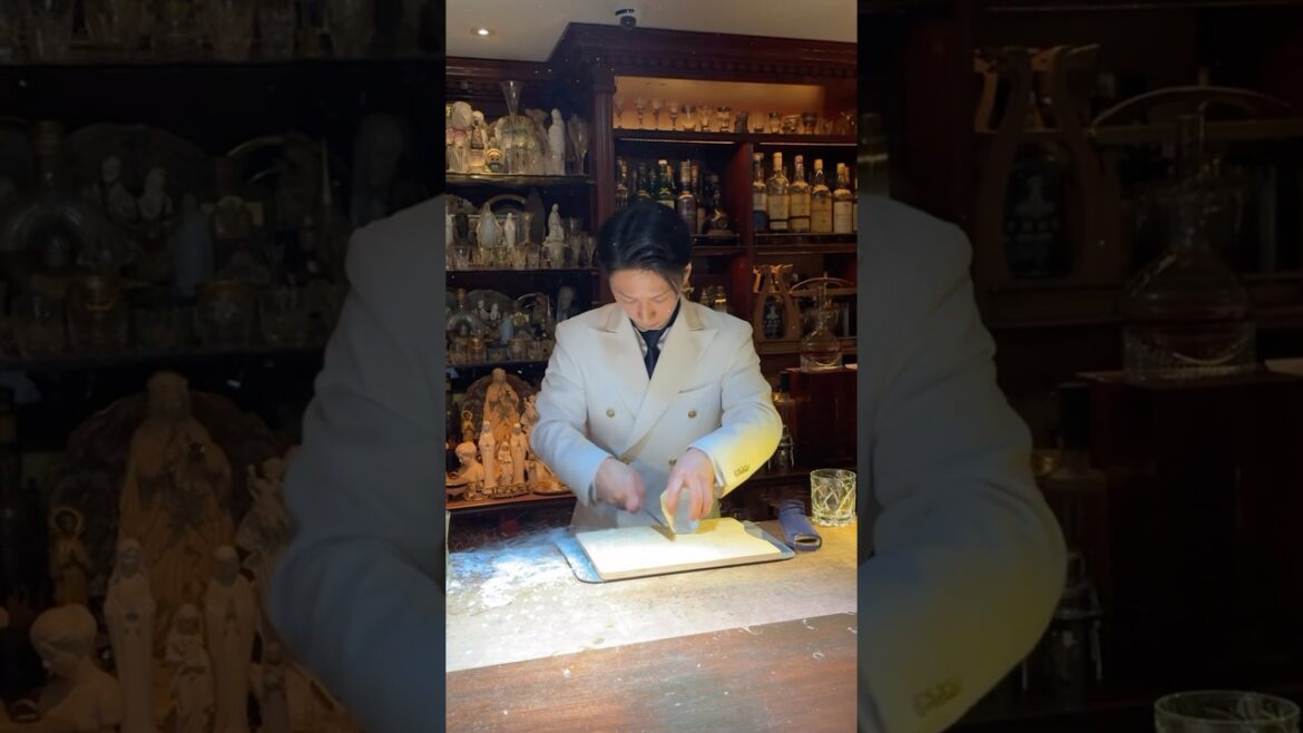 Tokyo’s Samurai Bartender Cuts Ice with a Sword | Bar Centifolia Cocktail Experience 🇯🇵🍸