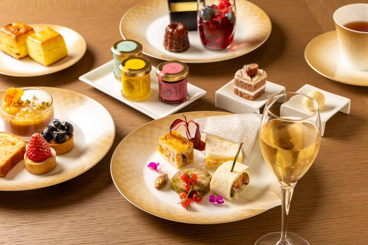 Tokyo, Tokyo’s Luxurious Hotel Club Lounges With A View