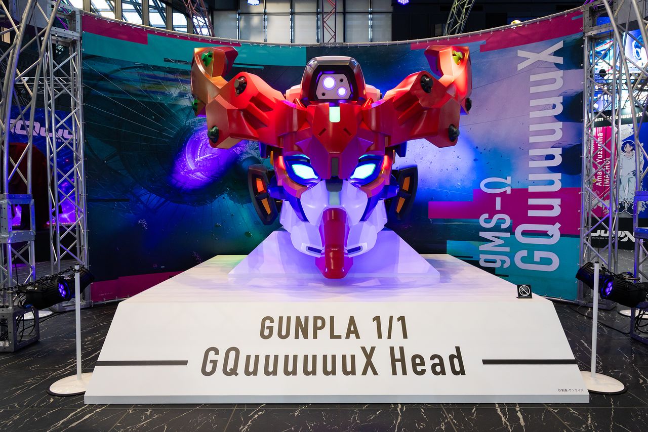 The Life-Sized GQuuuuuuX Head was also displayed for the first time at Gundam Next Future Final. (© Sōtsū/Sunrise)