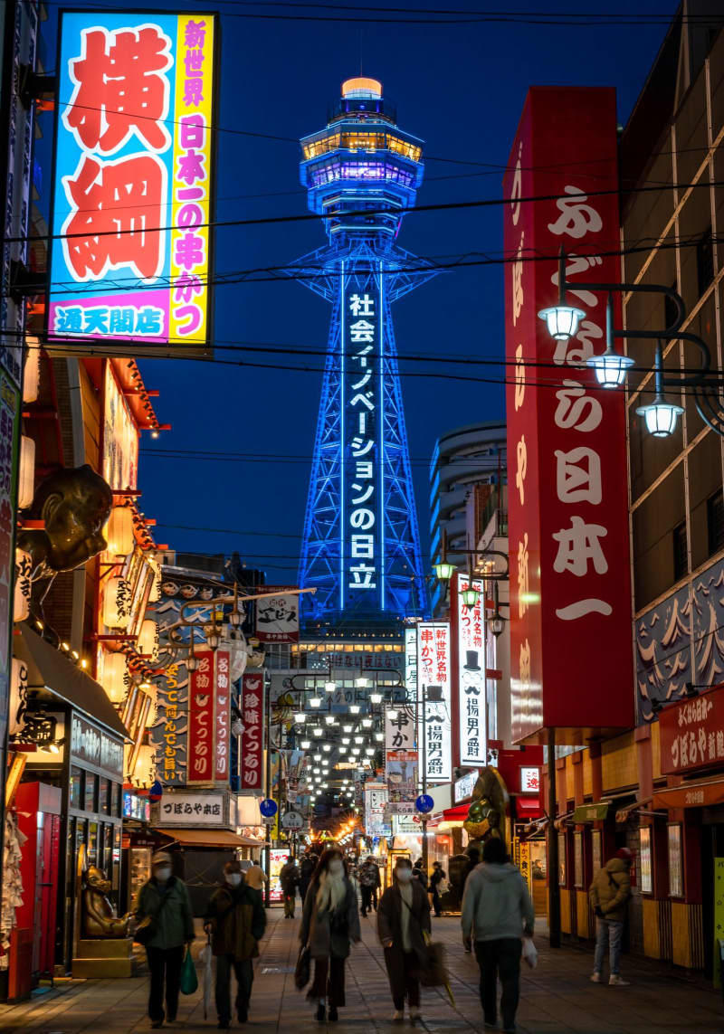 The biggest landmark of the Shinsekai neighbourhood is the Tsutenkaku Tower. Osaka Convention & Tourism Bureau/dpa