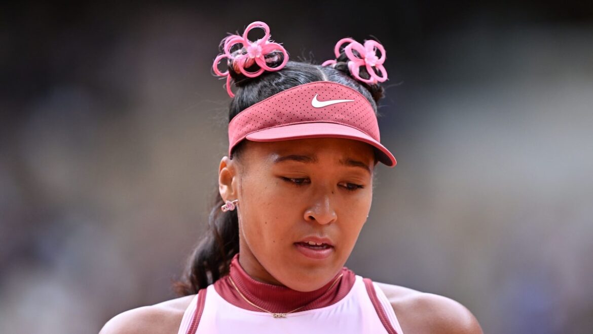 Naomi Osaka negatively compares herself to Serena Williams after her French Open loss Naomi Osaka negatively compares herself to Serena Williams after her French Open loss