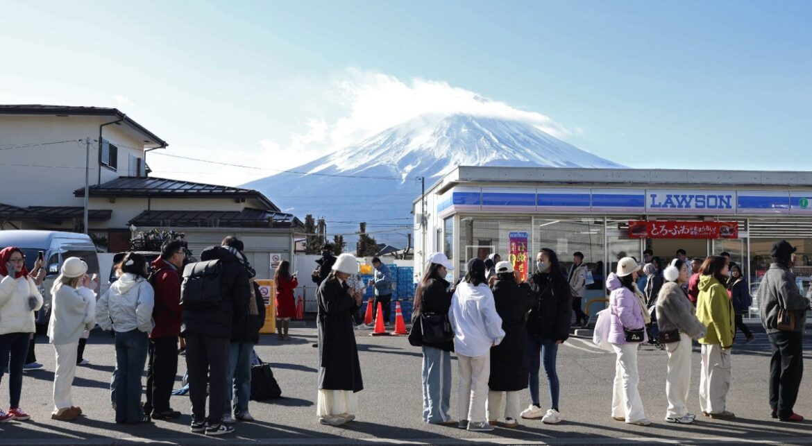 Japan’s ‘hidden gems’ overwhelmed as social media drives influx of tourists Japan’s ‘hidden gems’ overwhelmed as social media drives influx of tourists
