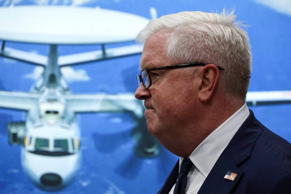 U.S. envoy plays down Washington-Tokyo trade row U.S. envoy plays down Washington-Tokyo trade row