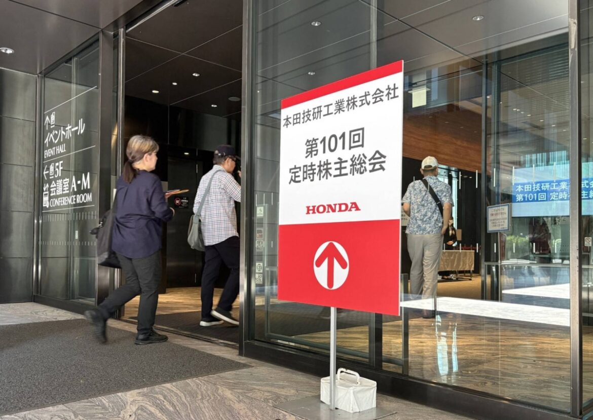 Japanese companies offer gifts to boost their ranks of loyal retail investors Japanese companies offer gifts to boost their ranks of loyal retail investors