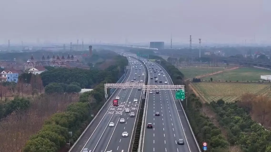 China's road logistics price index up in May