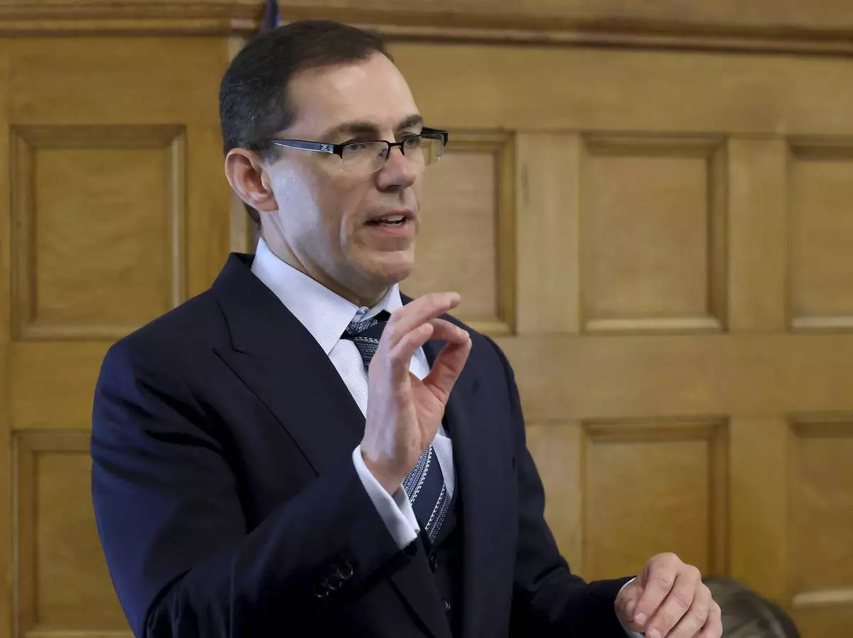 Prosecutor Hank Brennan questions expert witness Matthew DiSogra, an accident reconstruction analyst, during Karen Read's murder trial in Norfolk Superior Court in Dedham, Mass., Friday, May 30, 2025. (Mark Stockwell/The Sun Chronicle via AP, Pool)