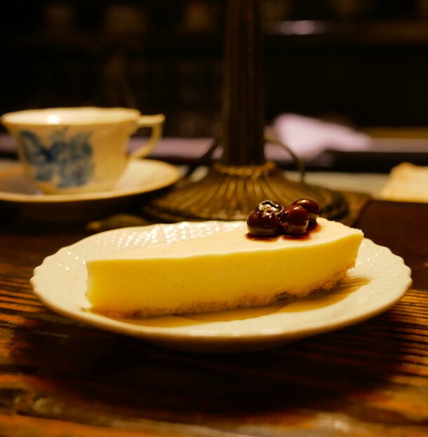 CAFE-TROIS-CHAMBRES-TOKYO-METROPOLIS-JAPAN.jpg