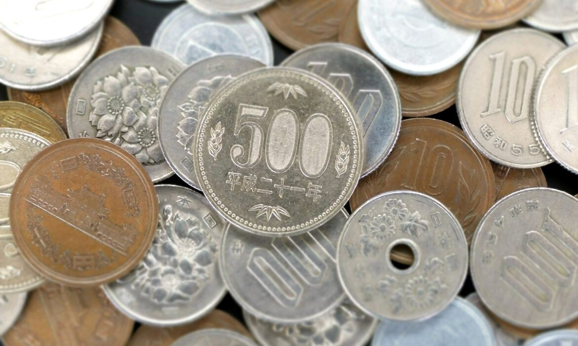 Japan Flirts With Digital Currency as Cash Loses Its Crown Japan Flirts With Digital Currency as Cash Loses Its Crown