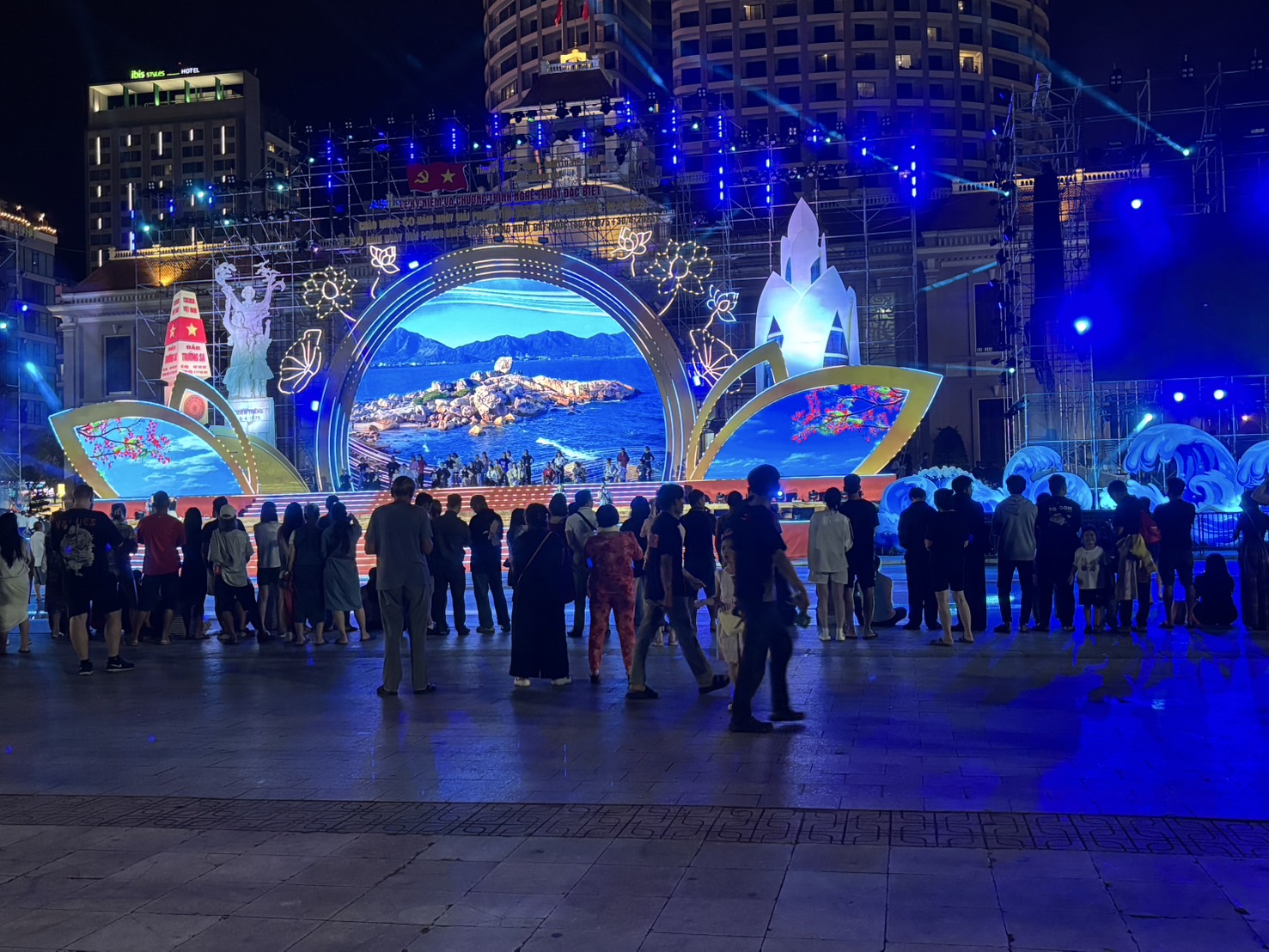 Locals and tourists watch a show near a beach in Nha Trang. The Vietnamese resort city is a favourite destination for vacationers from Hong Kong. (Photo: Saritdet Marukatat)