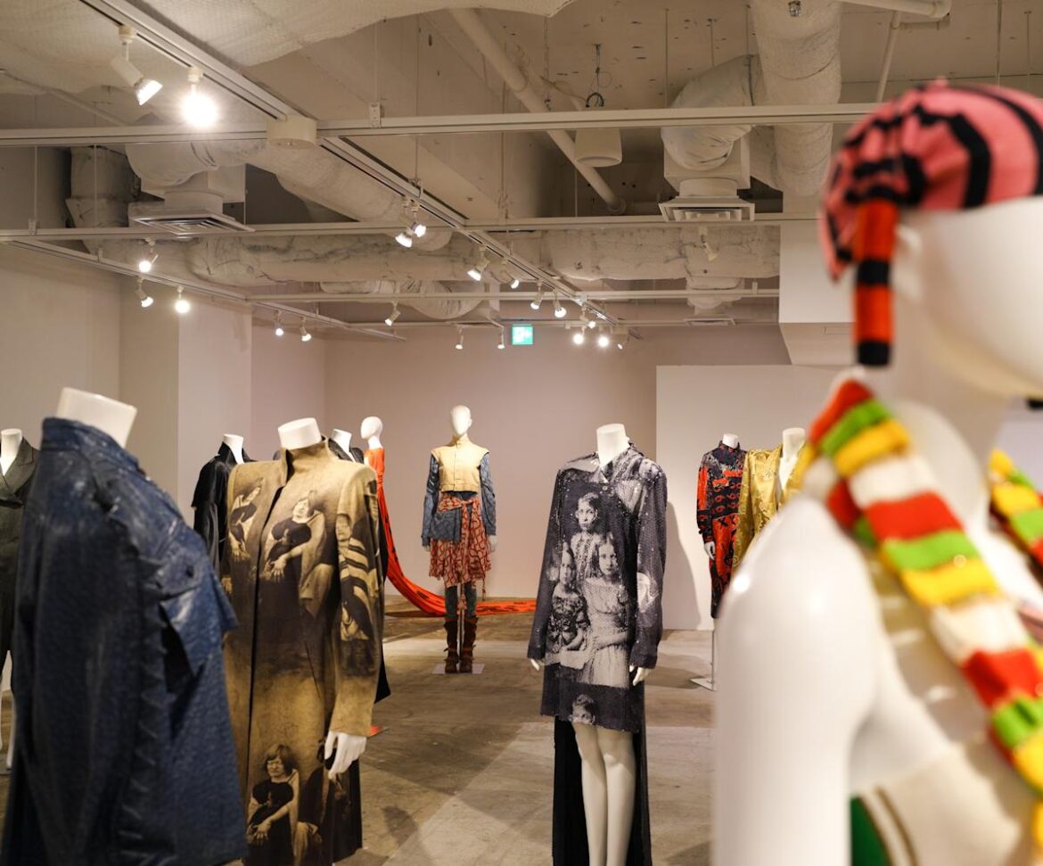 Groundbreaking Fashions Focus of Tokyo Exhibition Groundbreaking Fashions Focus of Tokyo Exhibition