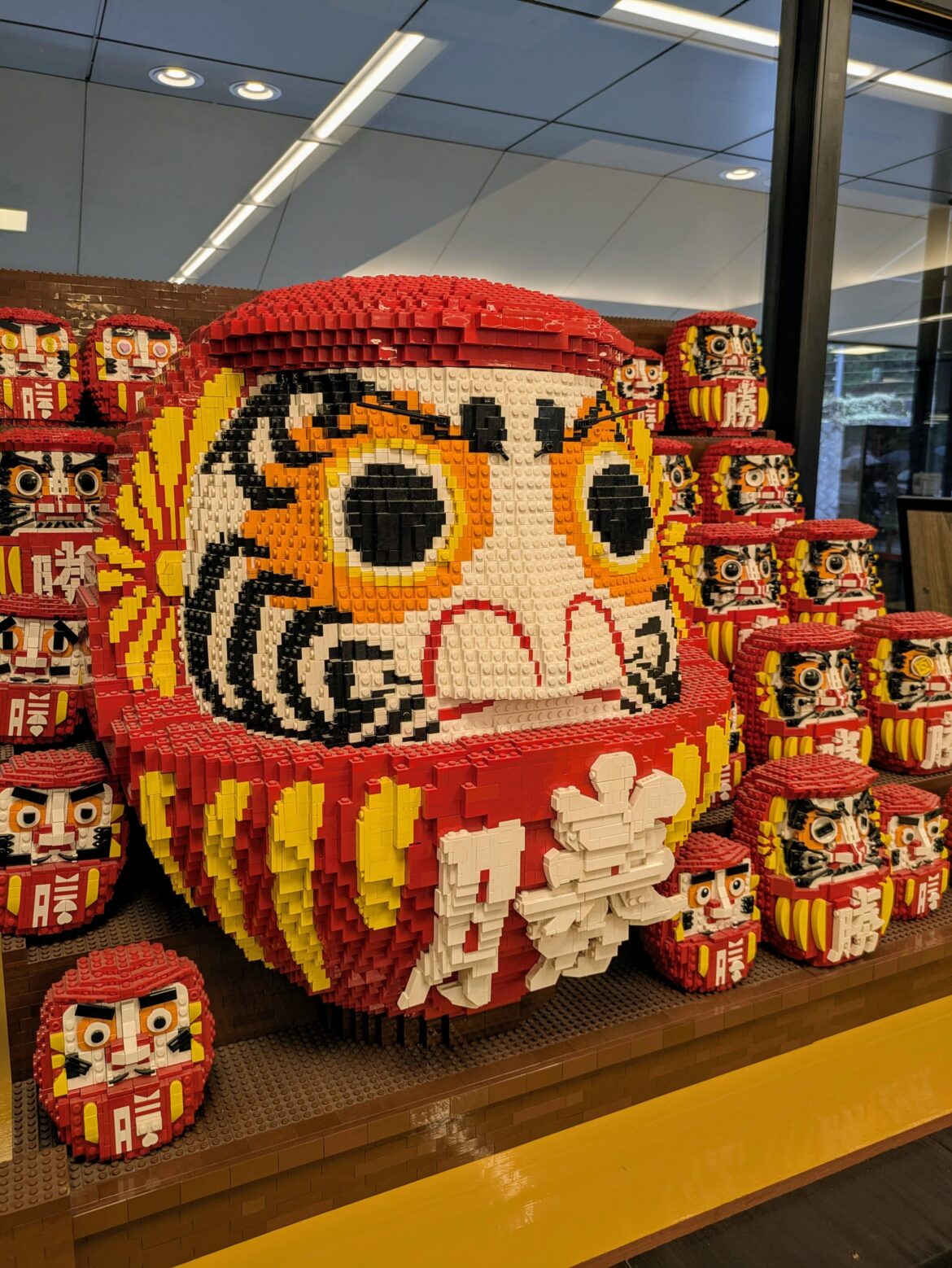 Daruma doll made of LEGO.