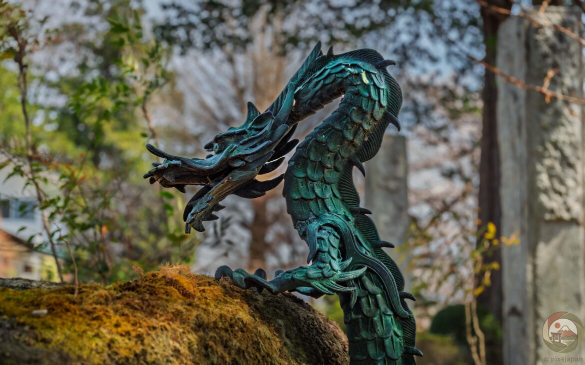 Dragons in Japan: Sacred Symbols, Folklore, and Modern Culture Dragons in Japan: Sacred Symbols, Folklore, and Modern Culture