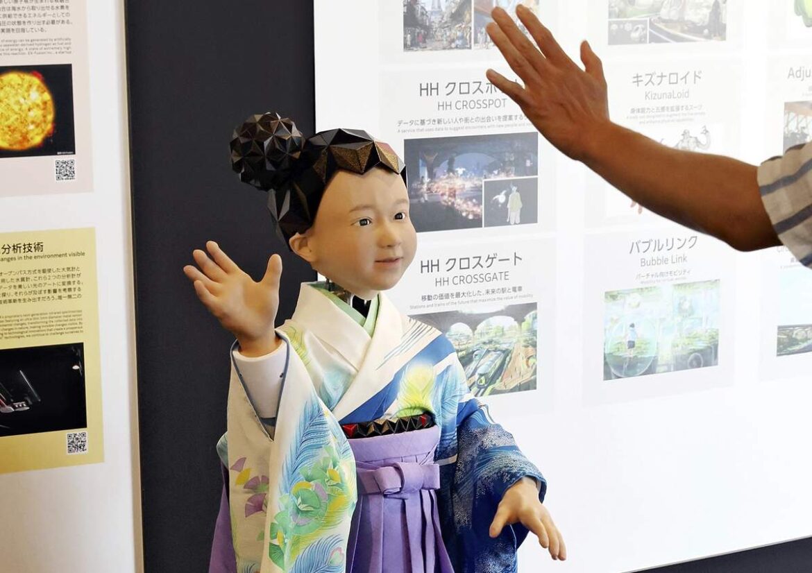 2025 Expo Osaka: Android’s Attire Shows Off Ishikawa Pref.’s Traditional Dyeing Technique