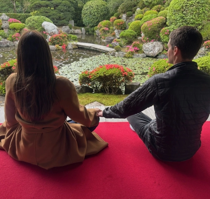 Ở Kyoto, từ những khu vườn thanh bình đến những ngôi đền linh thiêng, mọi khoảnh khắc đều trở nên đặc biệt nhưng chính những khoảng lặng yên tĩnh mới có ý nghĩa nhất, Miranda Kerr viết.