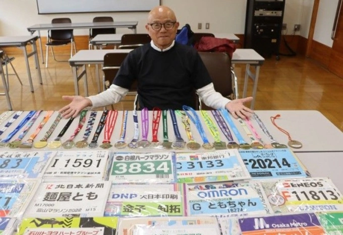 Tomohiro Kaneko shows off his medals and bibs from marathons across Japan. Photo courtesy of Tomohiro Kaneko