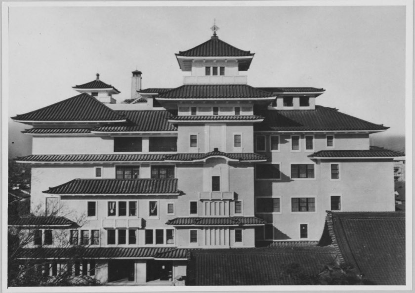 B&W photo of Yasaka Kaikan, Kyoto