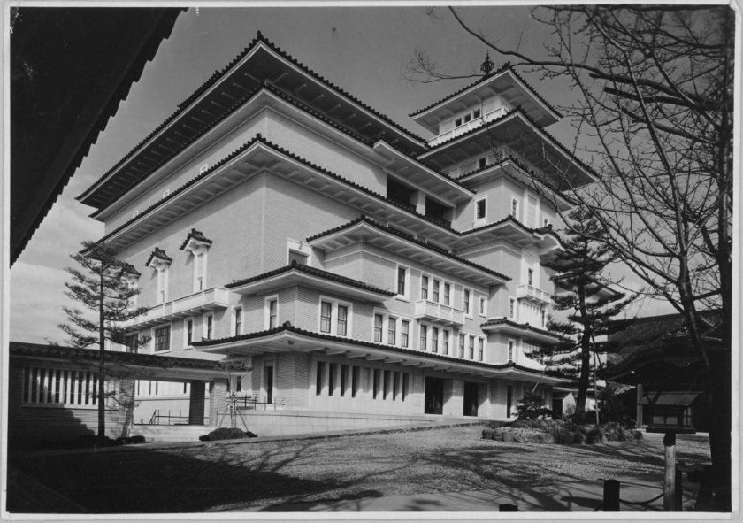 B&W photo of Yasaka Kaikan, Kyoto