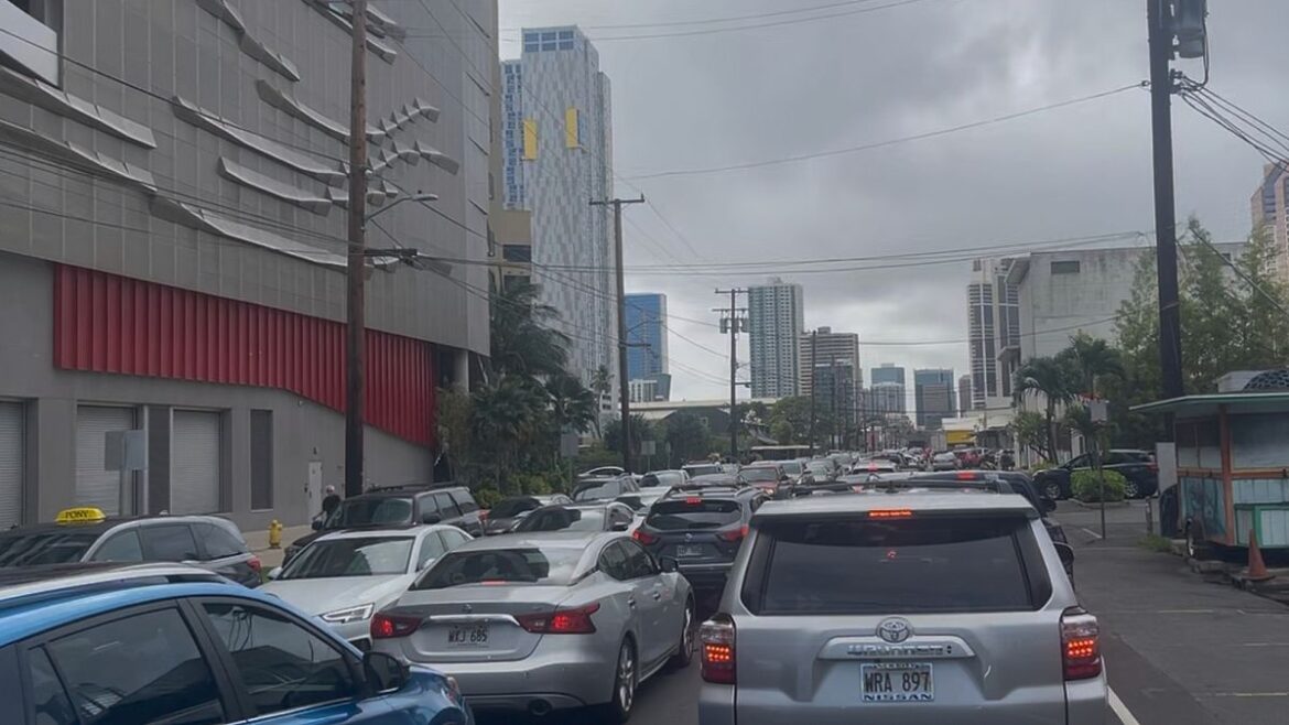 Russia earthquake and tsunami: Hawaii flights cancelled and tourists told to evacuate