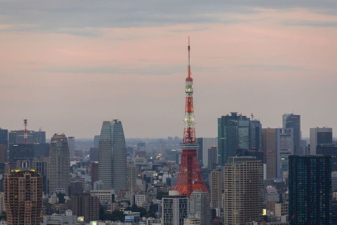 Japan Leads Global Long-Bond Drop as Spending Takes Center-Stage Japan Leads Global Long-Bond Drop as Spending Takes Center-Stage