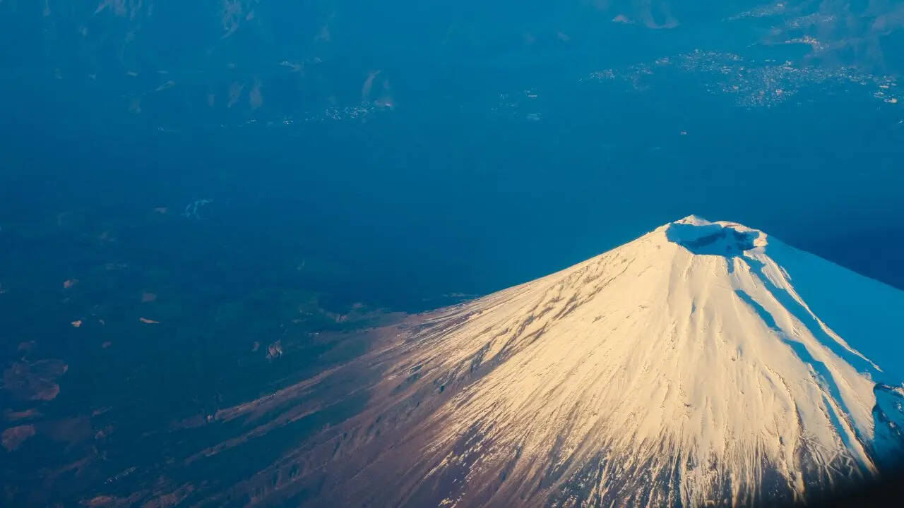 Mt Fujis last major eruption occurred in 1707 during the Edo period and is known as the Hoei eruption
