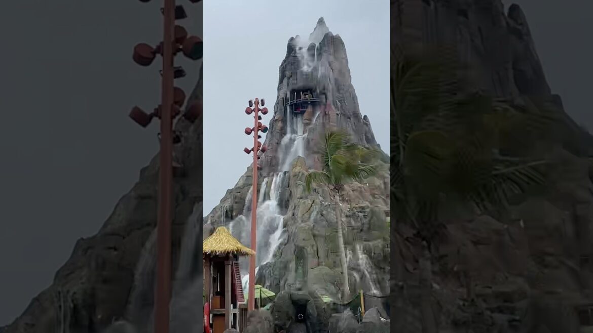 Universal Volcano Bay#shortfeed#kookiri#scaryrides#kookiridrop#waterpark#volcanoadventure#waterdrop