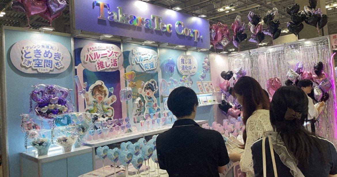 Idol merch collection expo held in Tokyo, comparing goods from Japan, S. Korea