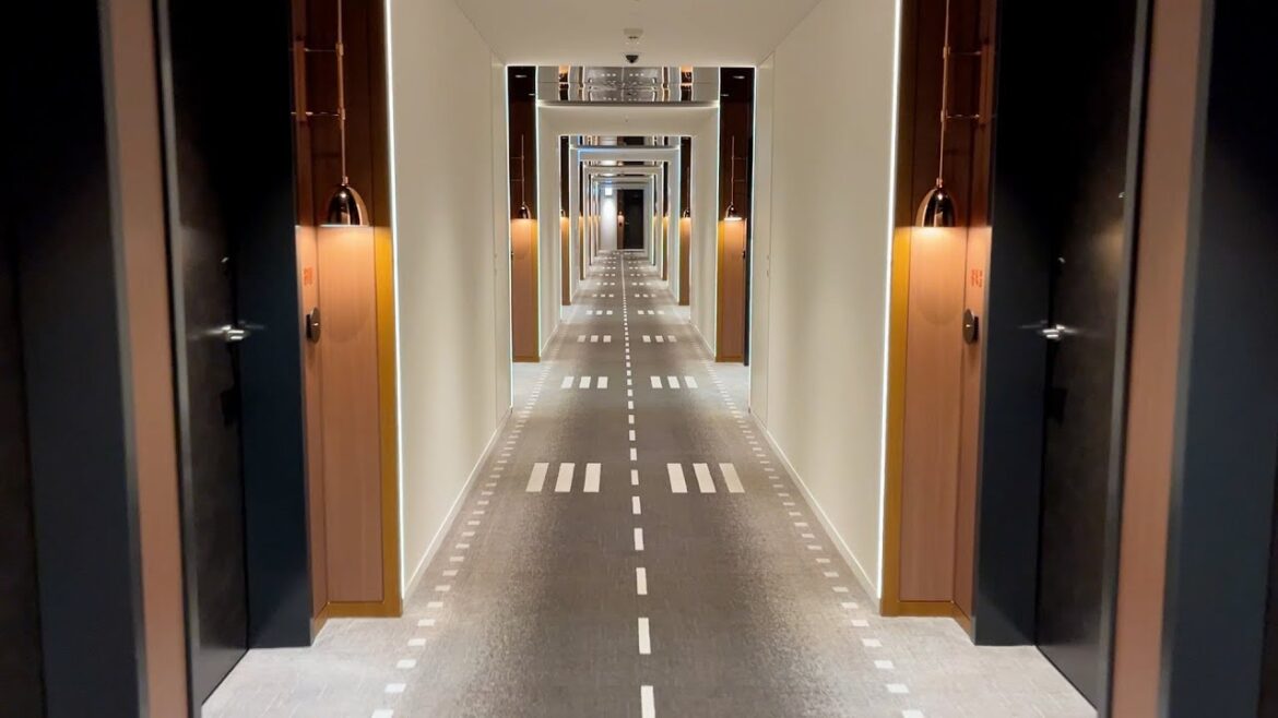 Runway Hallway & Tokyo Airport Convenience: Hotel Metropolitan Tokyo Haneda Review