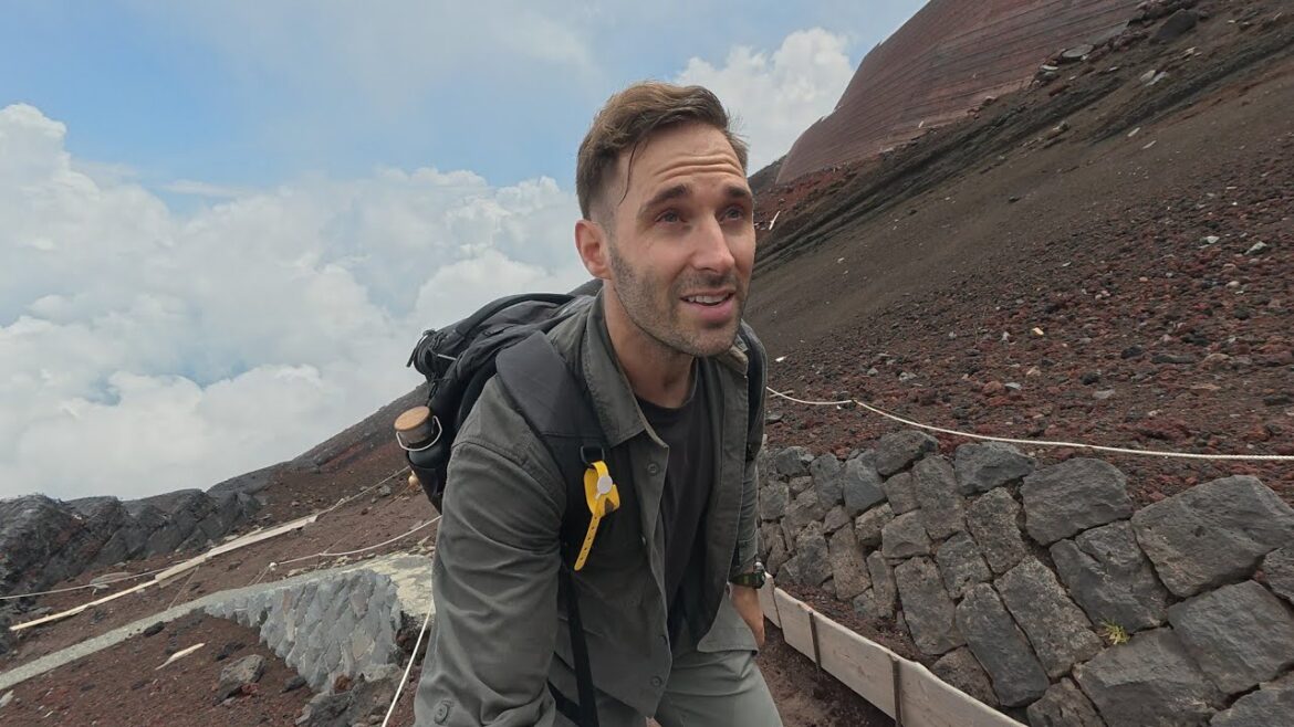 Climbing Mount Fuji in 2025 🇯🇵 (Yoshida Trail) Climbing Mount Fuji in 2025 🇯🇵 (Yoshida Trail)