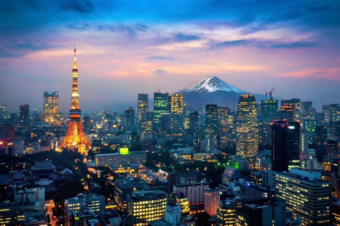 How To Plan A Solo Female Trip To Tokyo, Japan How To Plan A Solo Female Trip To Tokyo, Japan