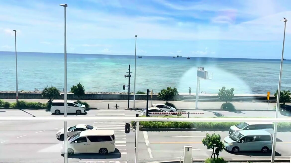 Okinawa Street and Beach Time Lapse in 4K – Urban Life, People & Traffic Flow in Japan