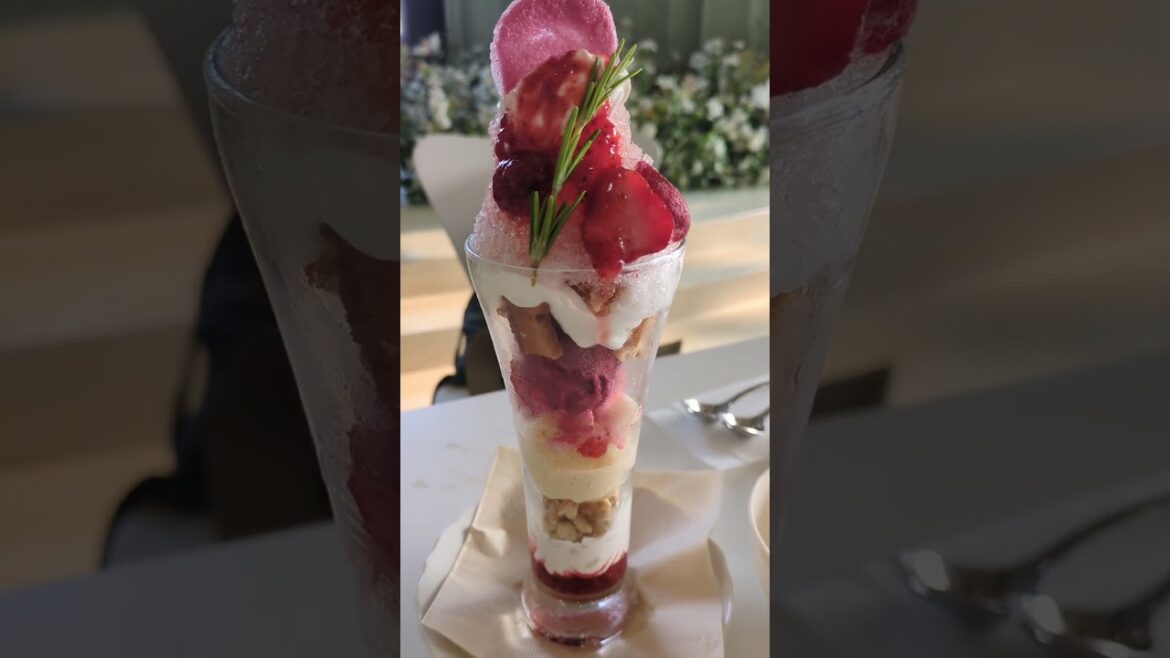 Lake Hamana Bentenjima Resort THE OCEAN Parfait Shaved Ice Strawberry