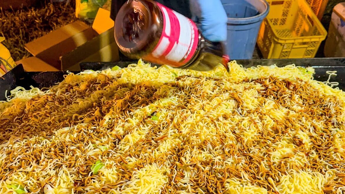 japanese street food - yakisoba 焼きそば