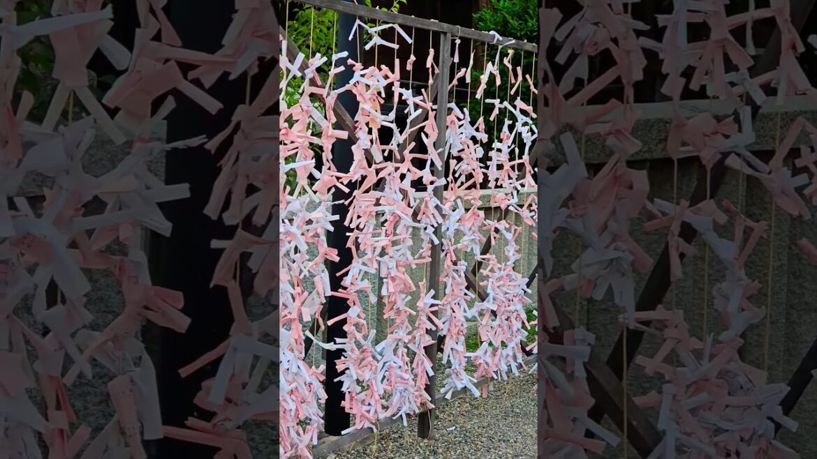 Less crowds at Yasaka Shrine