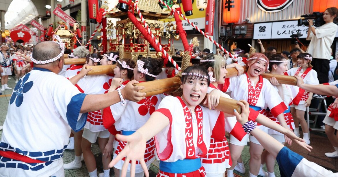 All-women ‘Gal Mikoshi’ event sets the stage for Osaka’s Tenjin Festival All-women 'Gal Mikoshi' event sets the stage for Osaka's Tenjin Festival