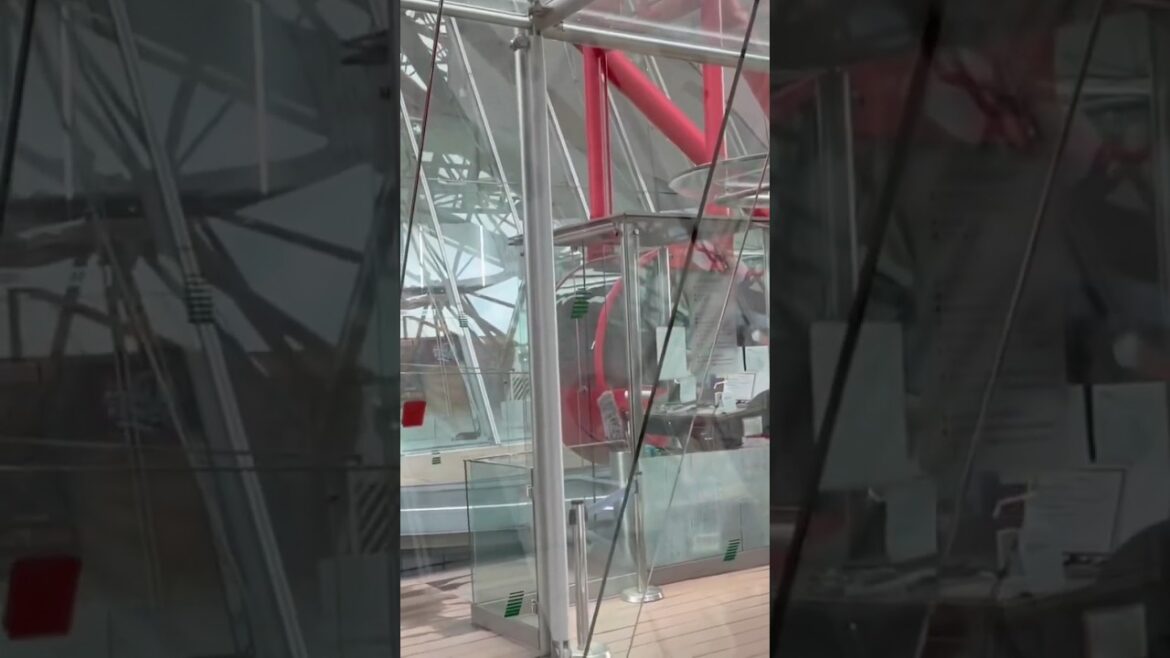 HEP Five Ferris Wheel, Osaka, Japan in June 2025. #shorts #shortvideo #osaka #ferriswheel