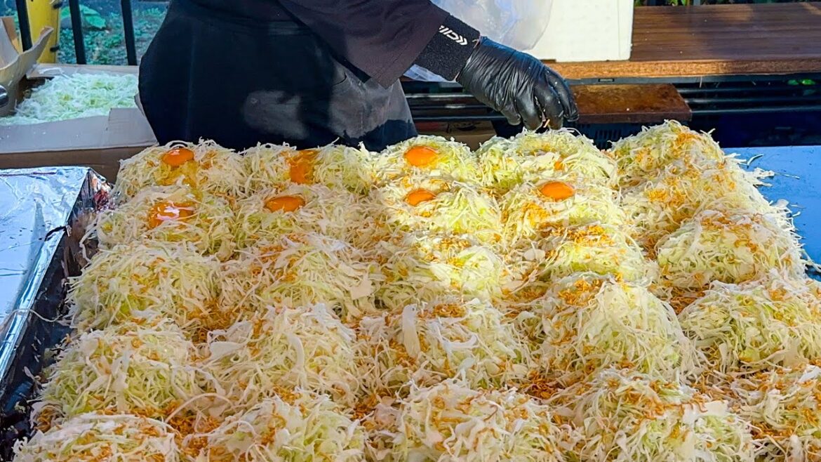 japanese street food – hiroshima style okonomiyaki お好み焼き japanese street food - hiroshima style okonomiyaki お好み焼き