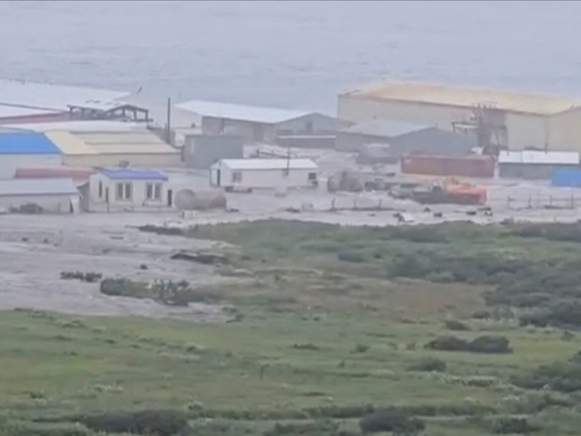 Tsunamis strike parts of Russia, Japan, US after massive Russia quake | Weather News Tsunamis strike parts of Russia, Japan, US after massive Russia quake | Weather News