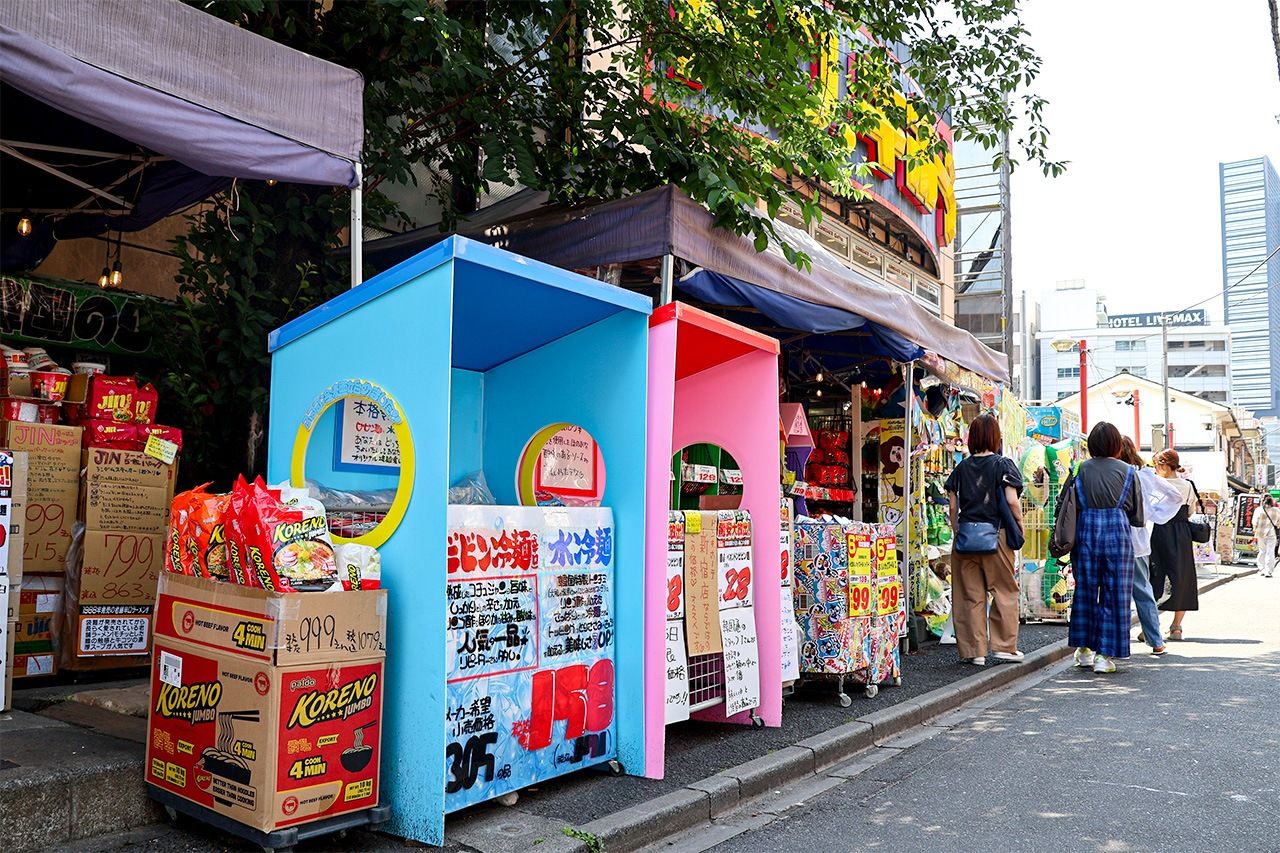 Don Quijote Shinjuku, located in Koreatown, features a wide selection of Korean ingredients. Photo taken in Shinjuku, Tokyo, on June 17, 2025. (© Nippon.com)