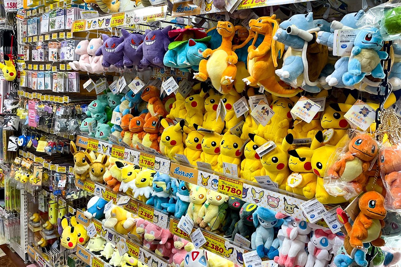 A section featuring character plushies from Pokémon. Photo taken in Don Quijote Kabukichō on June 19, 2025. (© Tanigashira Kazuki)