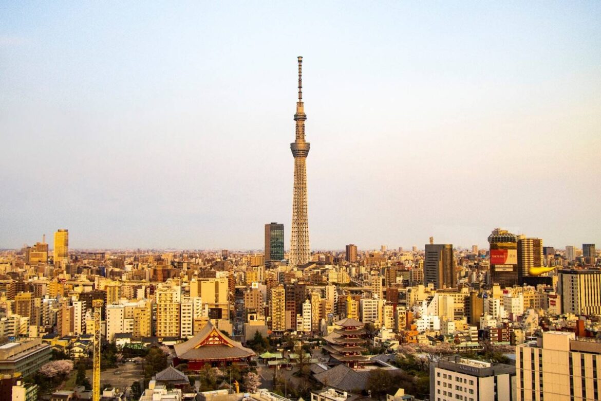 Special Evening hosted by Tokyo Syktree the tallest tower in the world inviting 634 guests by lottery to view and observe the skyline of japan