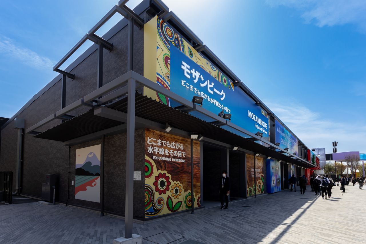 An exterior view of the pavilion. (© Nippon.com)