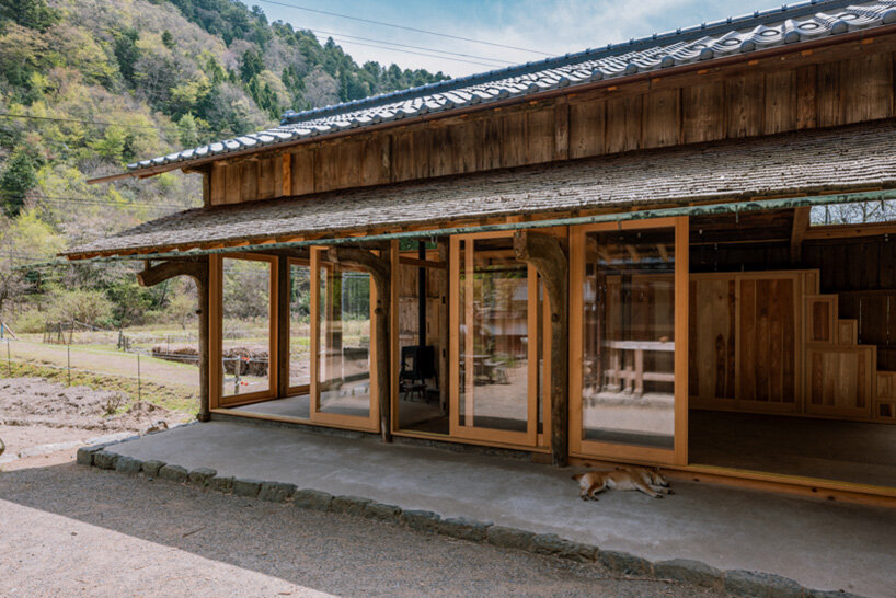 2m26 revives century-old kyoto annex with cypress structure and rammed earth flooring