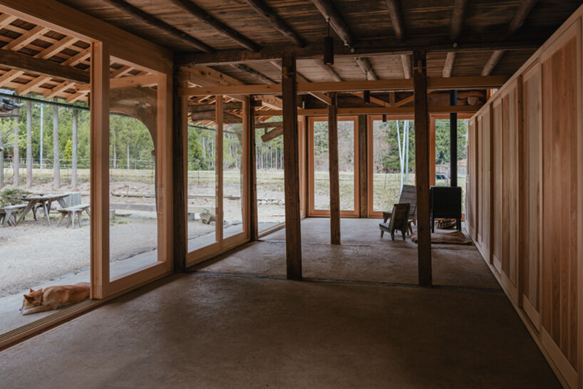 2m26 revives century-old kyoto annex with cypress structure and rammed earth flooring