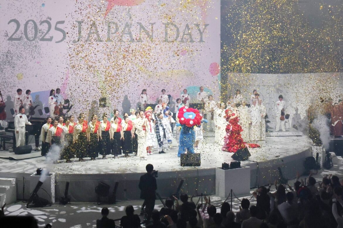 Best-selling singer Misia and Hello Kitty celebrate Japanese culture at Osaka Expo