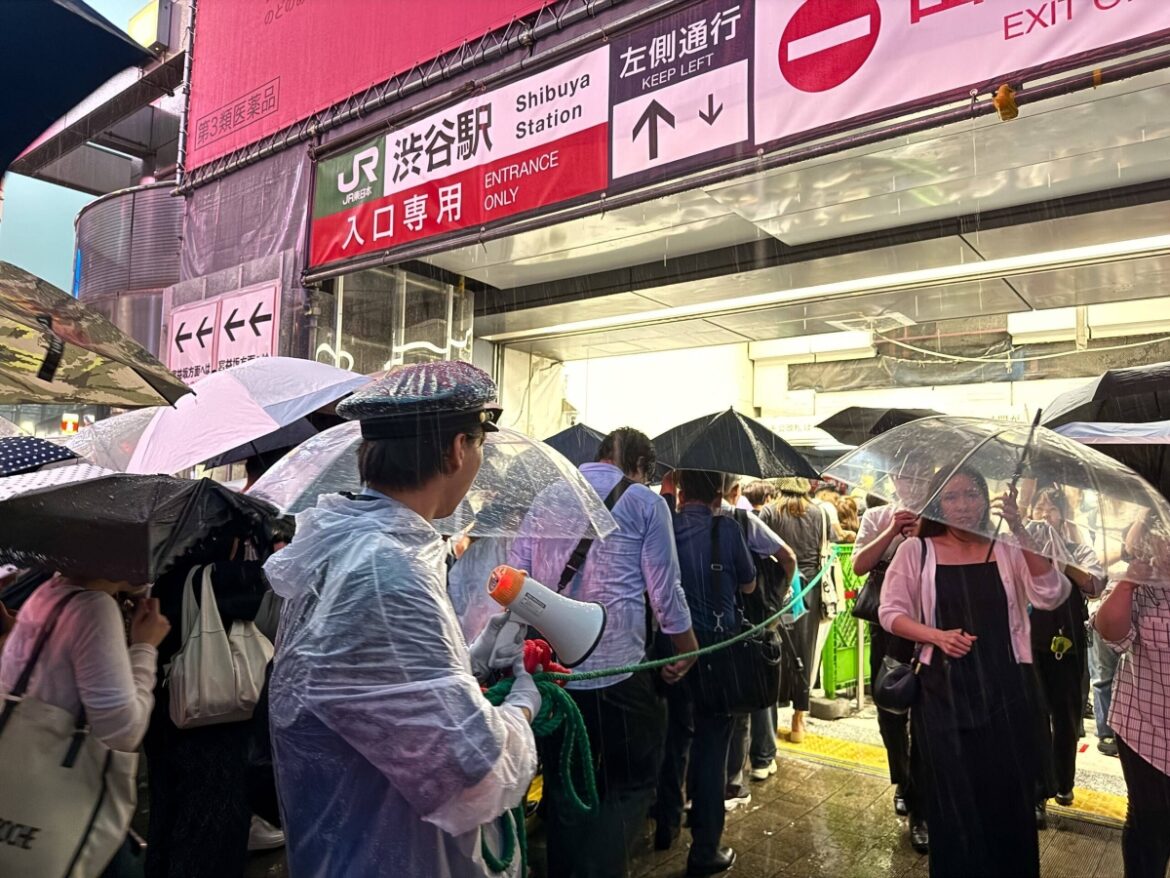 Tokyo hit by torrential rainfall at rush hour