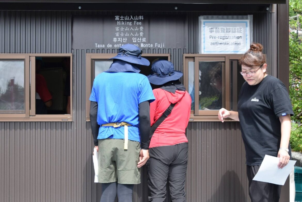 Mount Fuji opens to climbers in Shizuoka Mount Fuji opens to climbers in Shizuoka