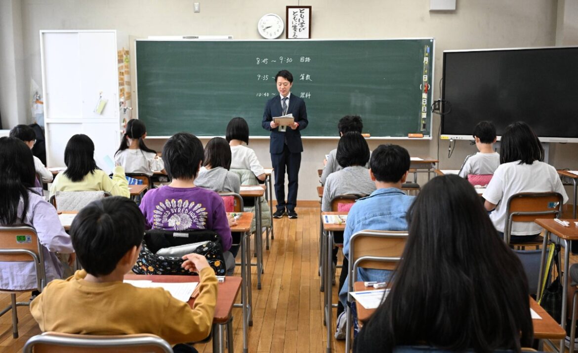 Students in Japan struggle with Japanese language and math sections on national exam Students in Japan struggle with Japanese language and math sections on national exam